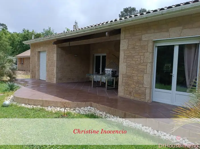 Maison 8 pièces de 169 m² - Reignac (33860)