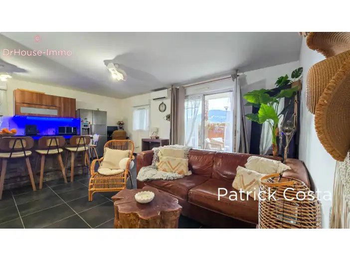 Appartement 3 pièces de 70 m² - Solliès-Pont (83210)