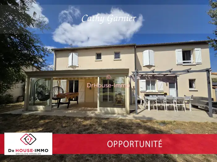 Maison 11 pièces de 208 m² - Biard (86580)