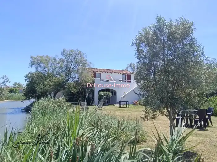 Maison 12 pièces de 270 m² - Saintes-Maries-de-la-Mer (13460)