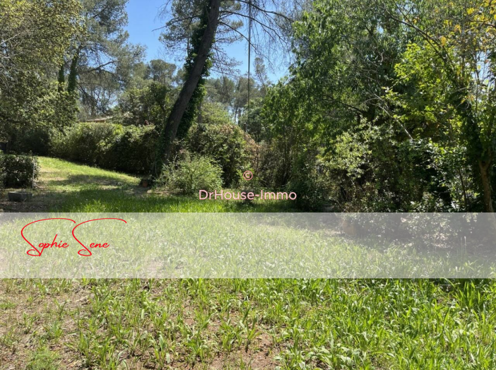 Terrain de 962m²