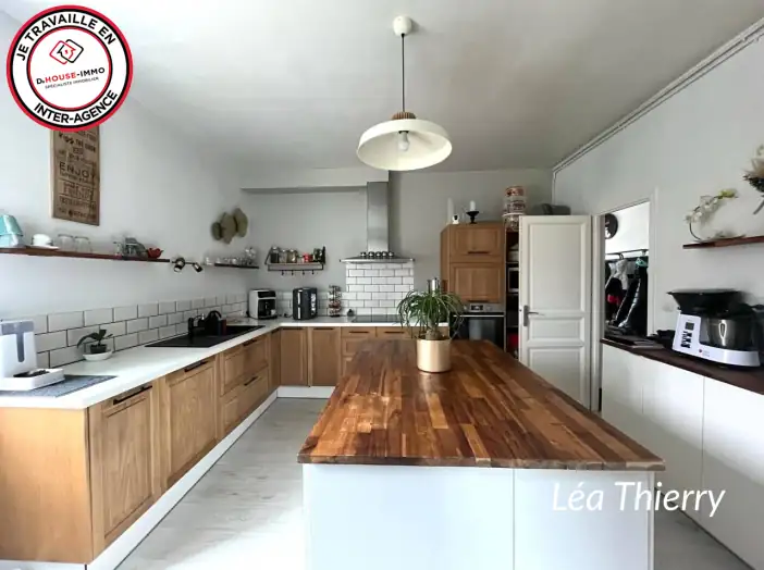 Maison 9 pièces de 200 m² - Franqueville-Saint-Pierre (76520)