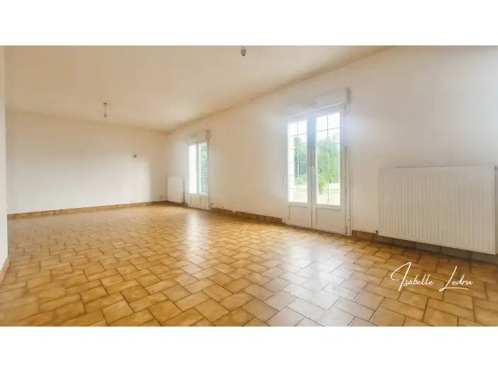 Maison 7 pièces de 161 m² - Saint-Julien-de-Vouvantes (44670)