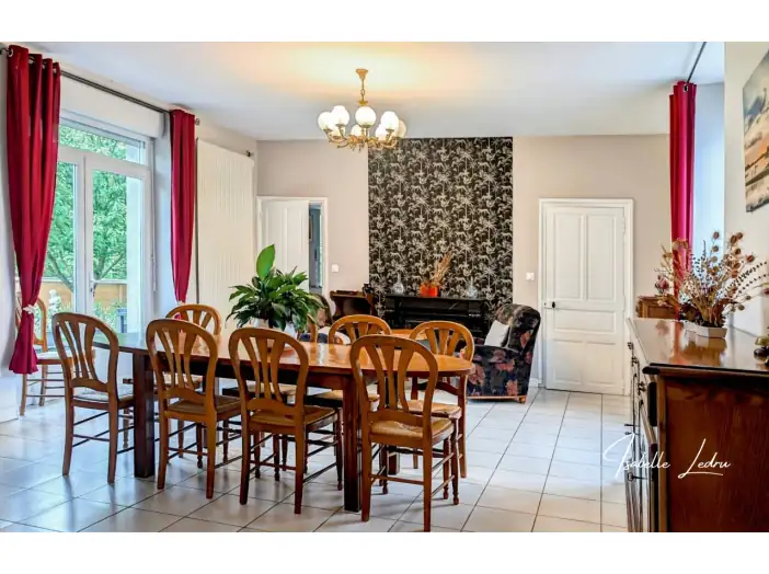 Maison 6 pièces de 188 m² - La Chapelle-Glain (44670)