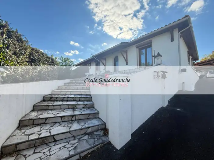 Maison 4 pièces de 147 m² - Artigues-près-Bordeaux (33370)