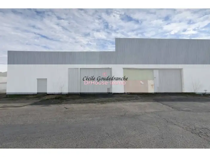 Entrepôt 2 pièces de 1 540 m² - Bassens (33530)