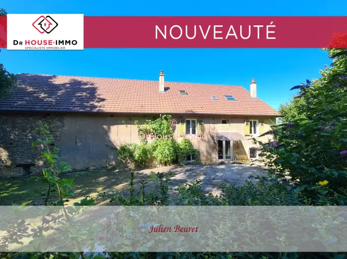 Maison 9 pièces de 240 m² - Huanne-Montmartin (25680)