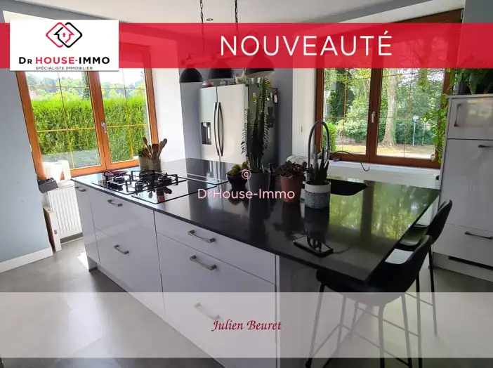 Maison 8 pièces de 231 m² - Rougemont (25680)