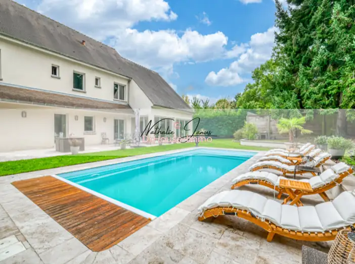 Maison 10 pièces de 307 m² - Cély (77930)