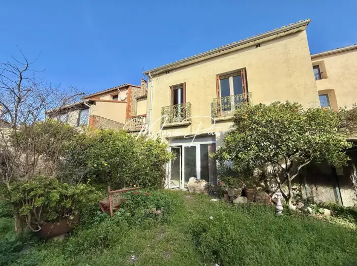 Maison 5 pièces de 250 m² - Saint-Estève (66240)