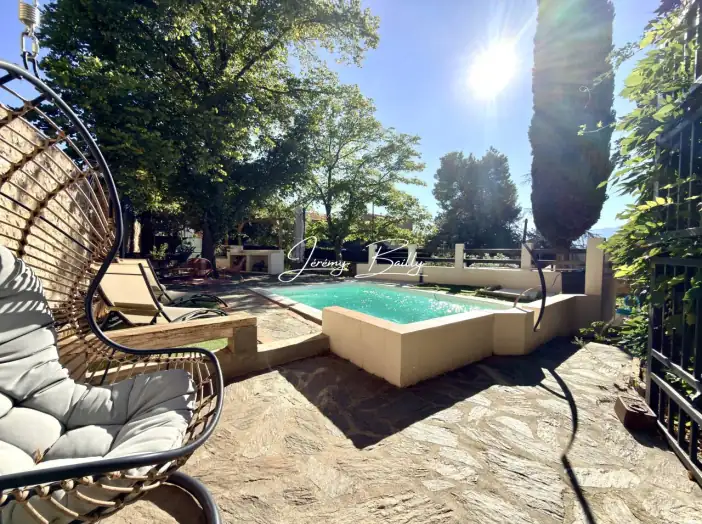 Maison 6 pièces de 261 m² - Passa (66300)