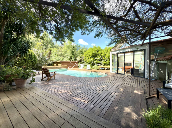 Maison de 252m² - 8 pièces