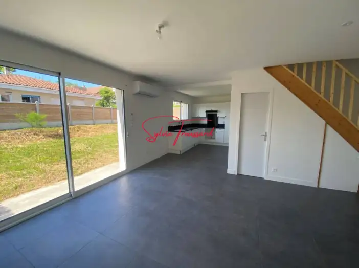 Maison 5 pièces de 125 m² - Bassens (33530)