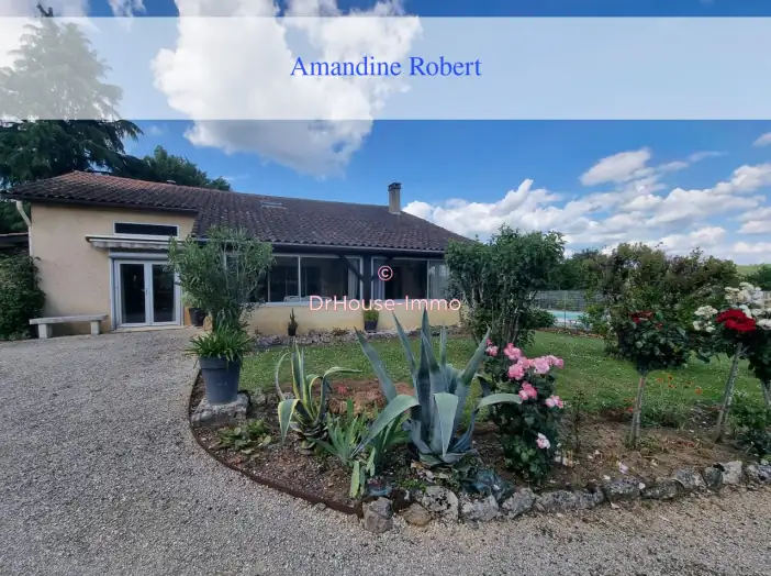 Maison 6 pièces de 191 m² - Pontours (24150)