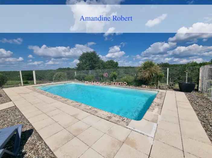 Maison 6 pièces de 191 m² - Pontours (24150)