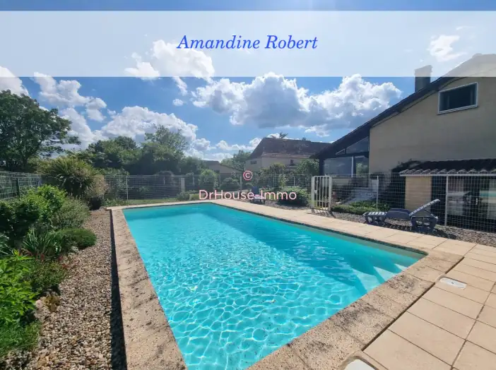 Maison 6 pièces de 191 m² - Pontours (24150)