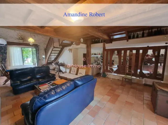 Maison 8 pièces de 141 m² - Douzains (47330)