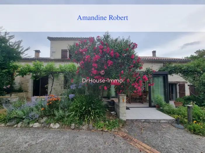 Maison 8 pièces de 141 m² - Douzains (47330)