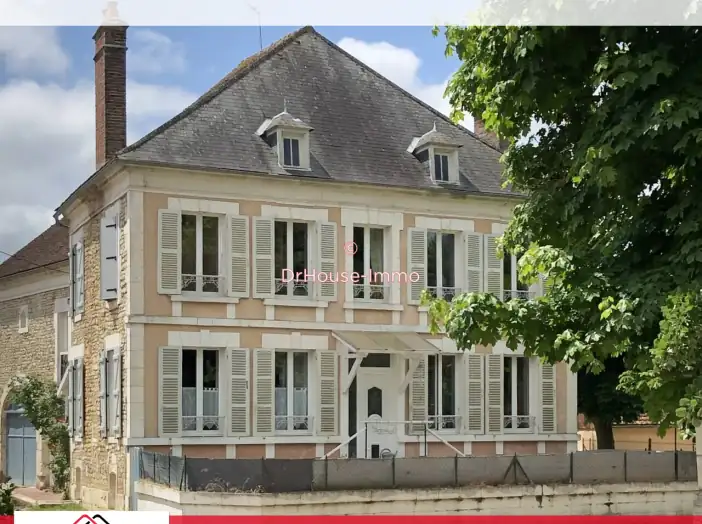 Maison 8 pièces de 190 m² - Thury (89520)