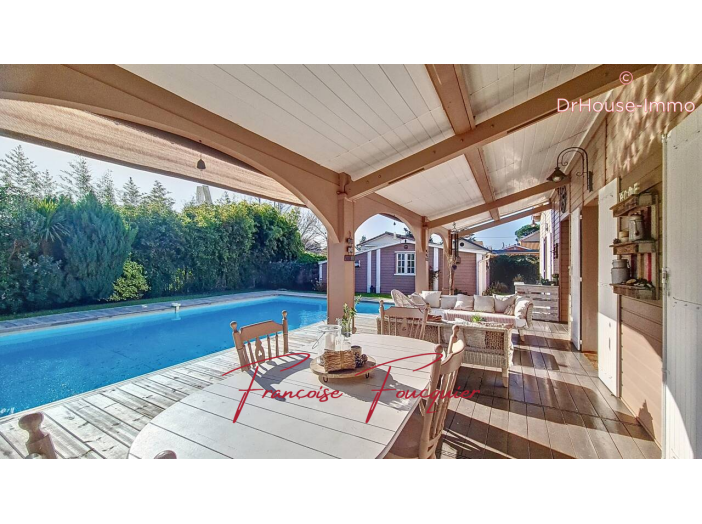 Maison de 240m² - 9 pièces