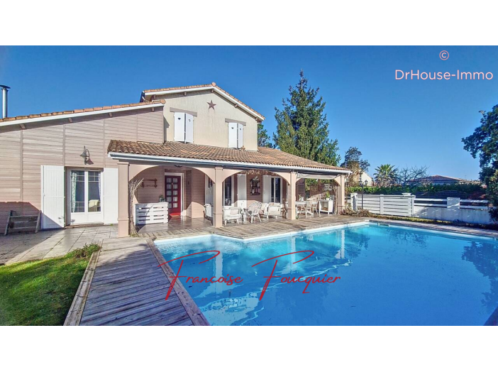 Maison de 240m² - 9 pièces