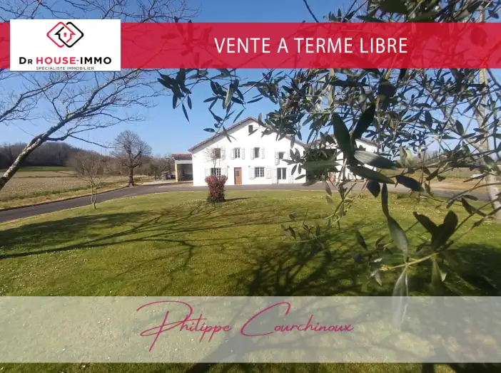 Maison 8 pièces de 235 m² - Amou (40330)