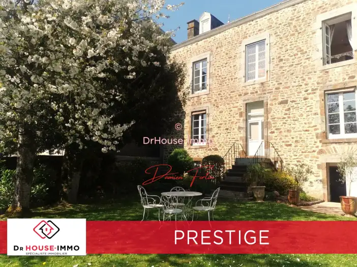 Maison 11 pièces de 240 m² - Ernée (53500)