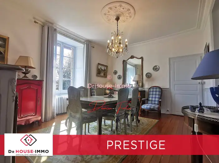 Maison 11 pièces de 240 m² - Fougères (35300)