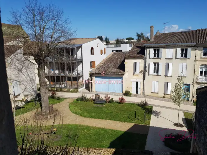 Parking / Box de 110 m² - La Réole (33190)