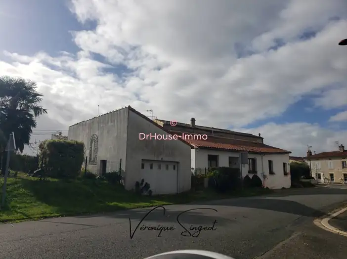 Maison 14 pièces de 414 m² - Puy-de-Serre (85240)