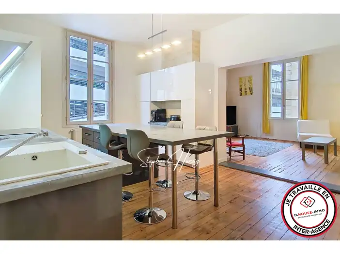 Immeuble 6 pièces de 250 m² - Bordeaux (33000)