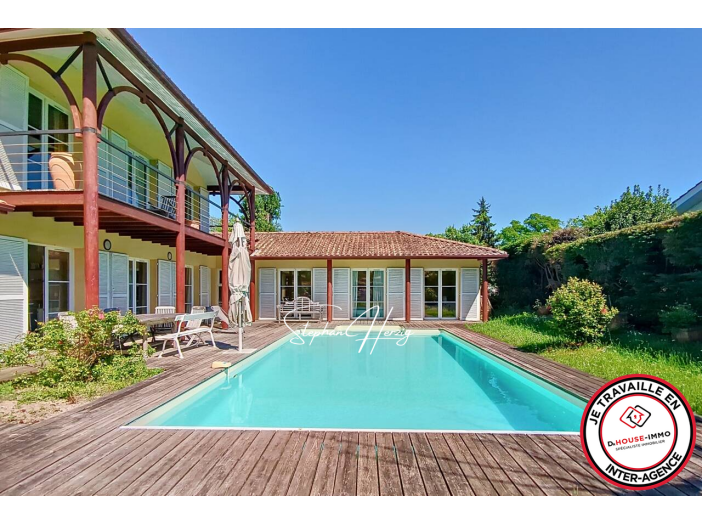 Maison de 200m² - 8 pièces