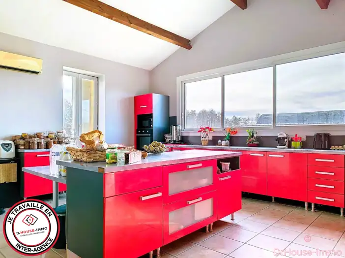 Maison 5 pièces de 165 m² - Berson (33390)