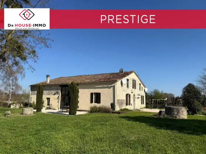 Maison 9 pièces de 330 m² - Sauveterre-de-Guyenne (33540)
