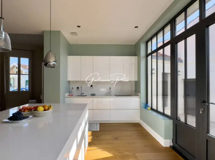 Maison 6 pièces de 175 m² - Bègles (33130)