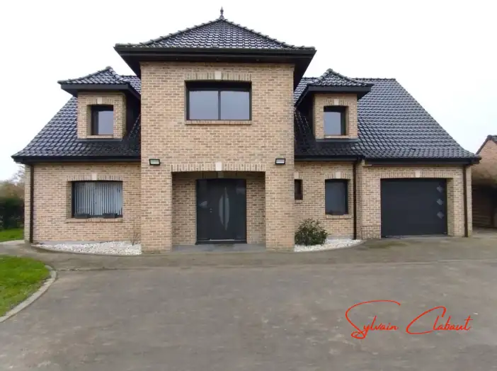 Maison 10 pièces de 175 m² - Roquetoire (62120)