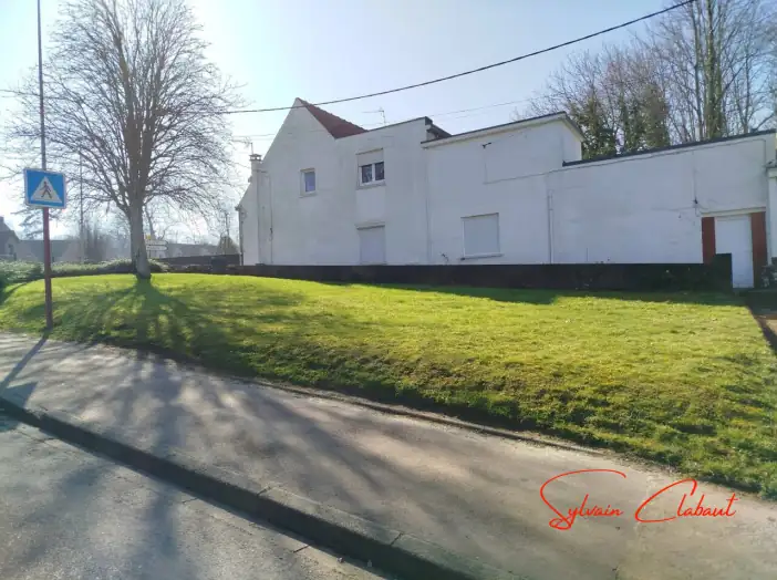 Immeuble 11 pièces de 155 m² - Longuenesse (62219)