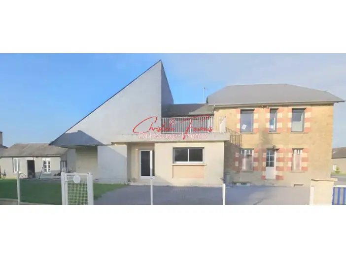 Maison 5 pièces de 182 m² - Loges-Marchis (50600)