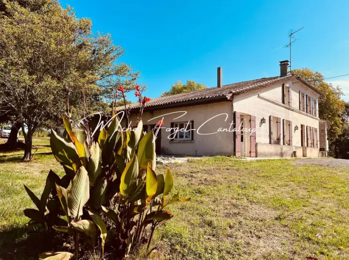 Maison 11 pièces de 245 m² - Guîtres (33230)