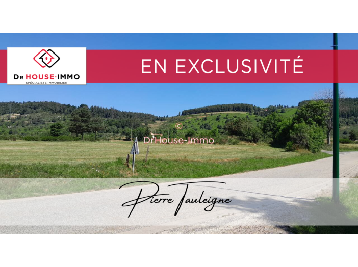 Terrain de 1696m²