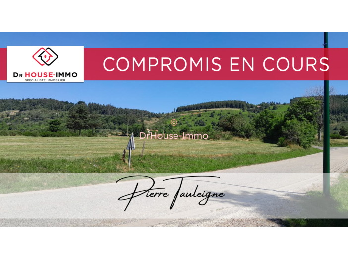 Terrain de 1696m²
