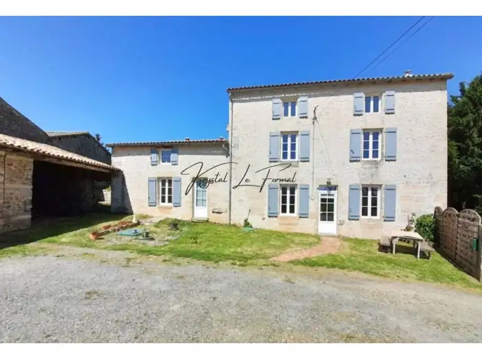 Maison 8 pièces de 190 m² - Coulonges-sur-l'Autize (79160)