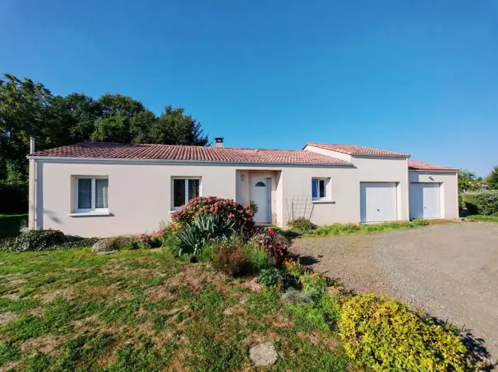 Maison 5 pièces de 105 m² - Saint-Vincent-la-Châtre (79500)