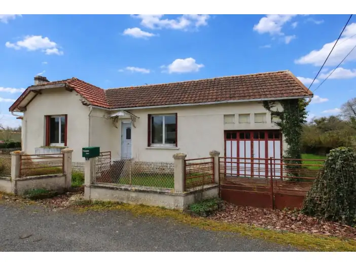 Maison 3 pièces de 66 m² - Civray (86400)