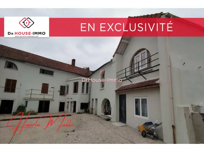 Immeuble 15 pièces de 465 m² - Villevaudé (77410)