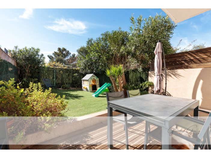 Maison 4 pièces de 90 m² - Saint-Raphaël (83700)
