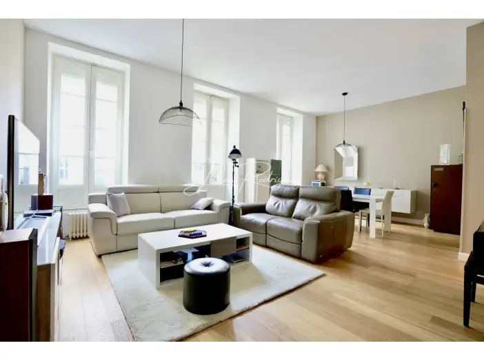 Appartement 3 pièces de 84 m² - Bordeaux (33000)