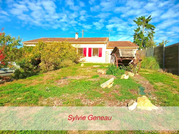 Maison 4 pièces de 110 m² - Pas-de-Jeu (79100)