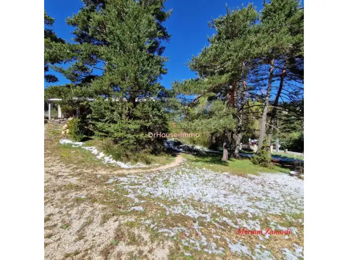 Maison 6 pièces de 170 m² - La Martre (83840)