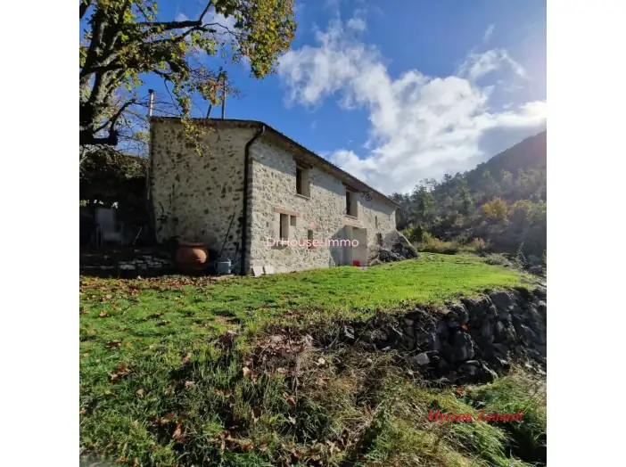 Maison 3 pièces de 97 m² - La Palud-sur-Verdon (04120)